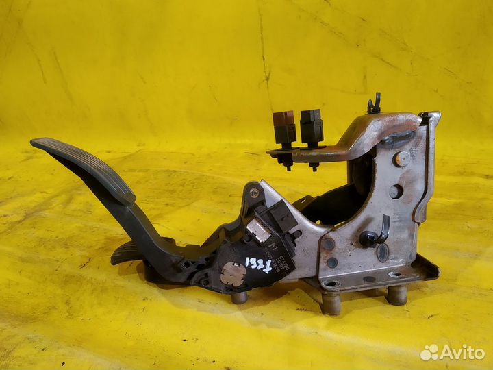 Педаль тормоза газа Nissan Juke F15 ниссан жук