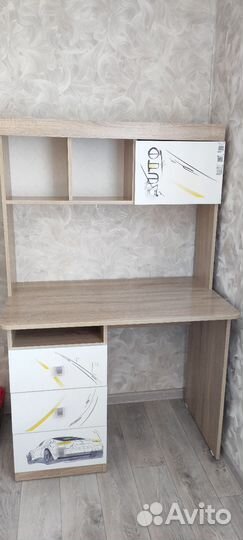 Письменный стол для школьника