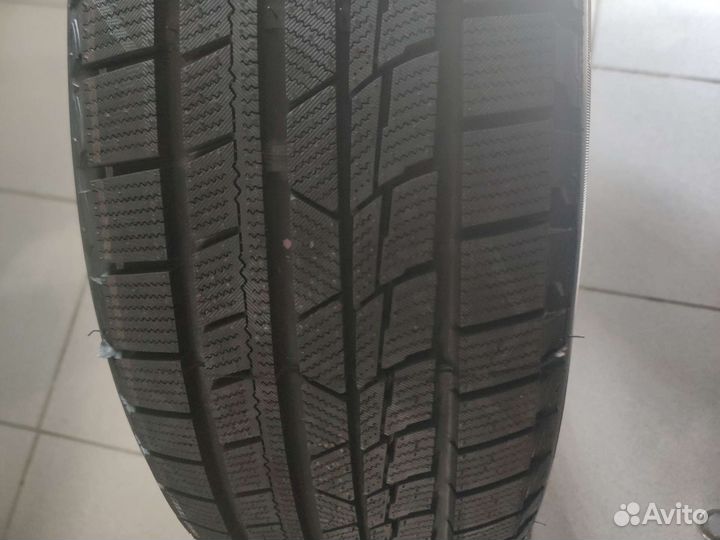 Firemax FM805 215/55 R17 98V