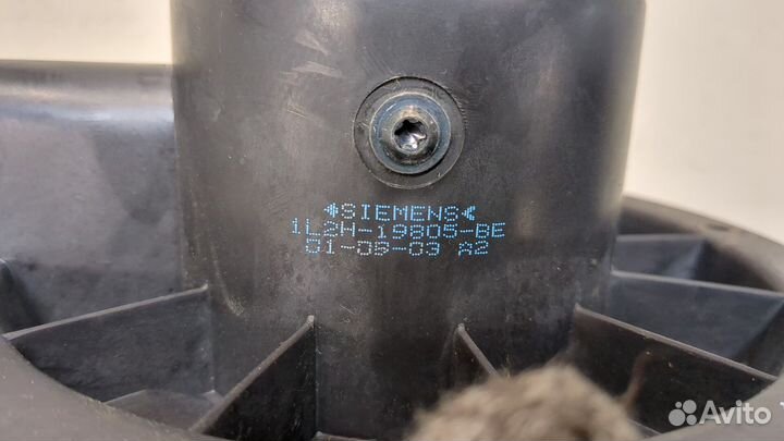 Двигатель отопителя Ford Explorer