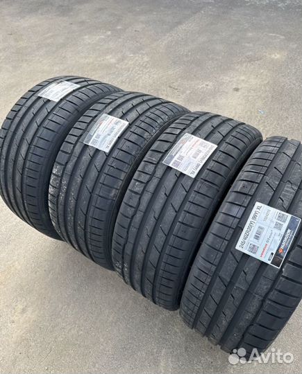 Hankook Ventus S1 Evo 3 K127 245/40 R20 и 275/35 R20 102Y