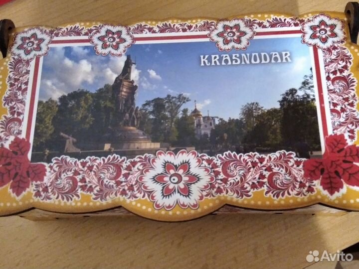 Деревянная шкатулка