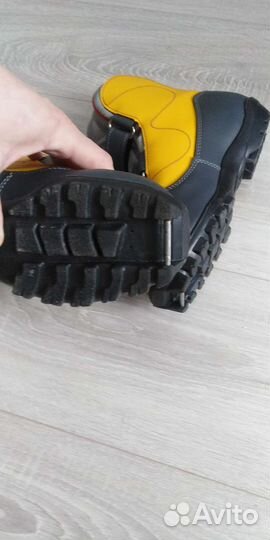 Лыжные ботинки р 38