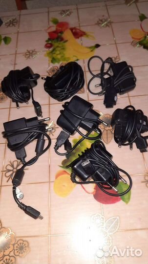 Зарядное устройство и наушники