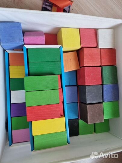 Деревянные кубики и плашки