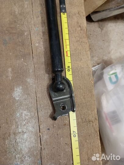 Целиндр капота