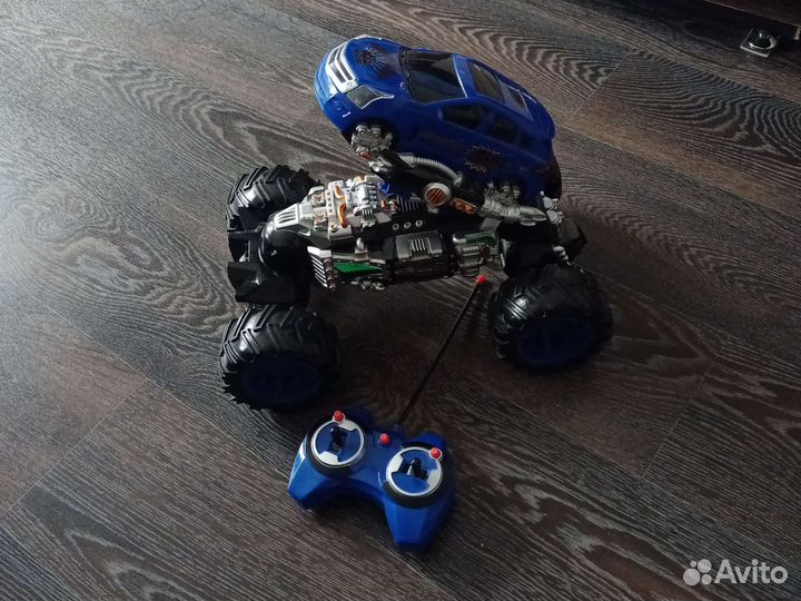 Машина на пульте