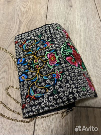 Клатч с вышивкой