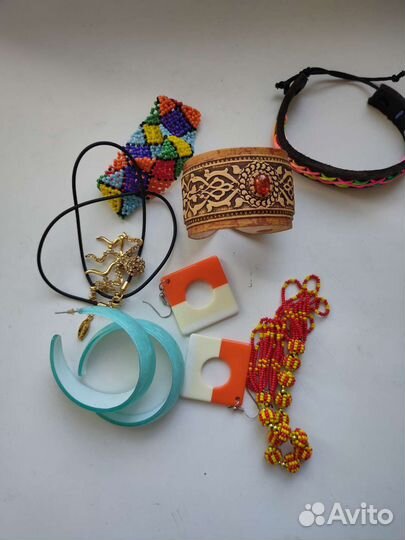 Браслеты, серьги, подвески, четки