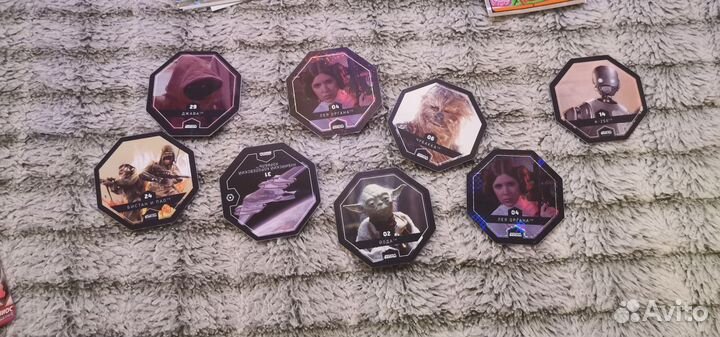Коллекционные карточки и фишки