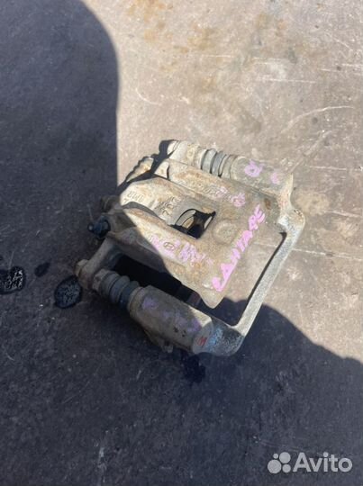 Задний правый суппорт Hyundai Santa Fe