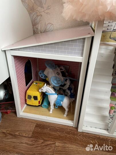 Домик кукольный с гаражом