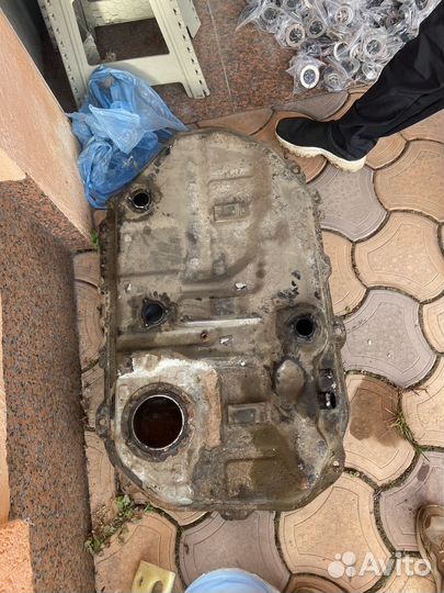 Бензабак на lancer 9