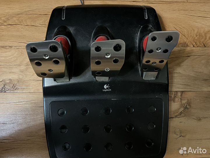 Игровой руль Logitech G27