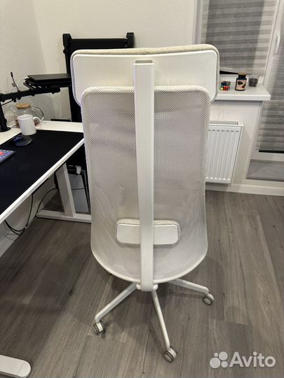 Компьютерное кресло IKEA эрвфьеллет бежевое