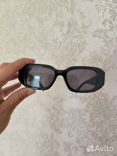 Солнцезащитные очки женские Prada