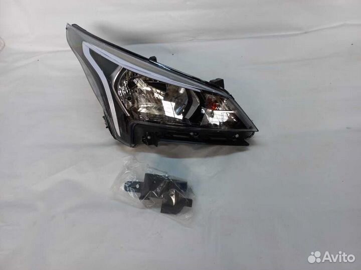 Фара передняя Kia Rio 2020+ правая