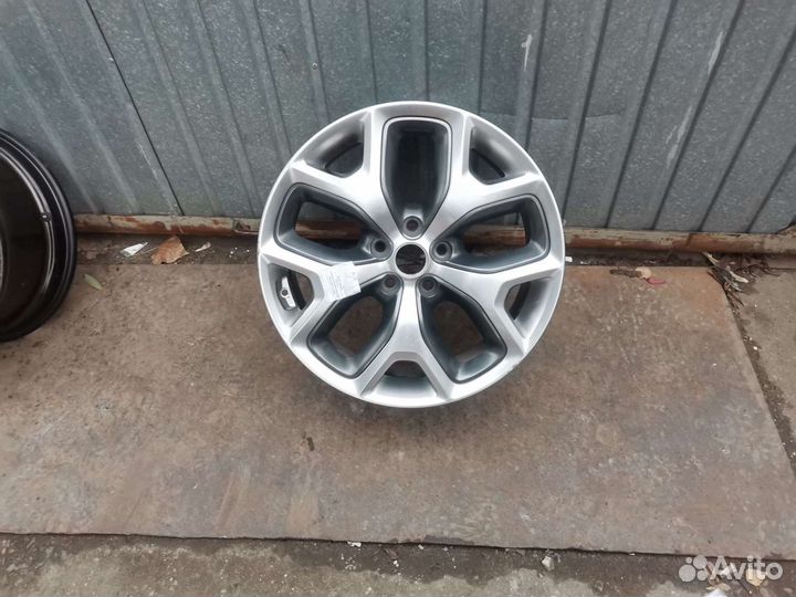 Диск литой R19