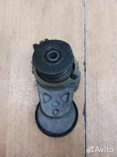 Натяжной ролик приводного ремня Opel Astra H