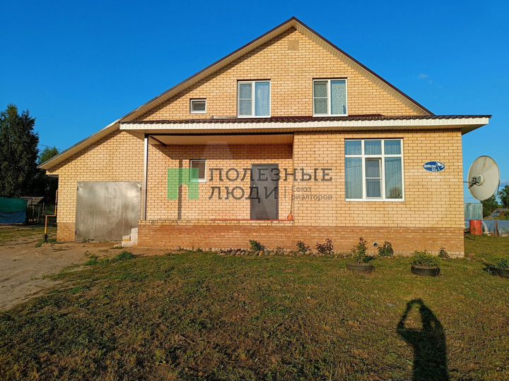 Коттедж 205 м² на участке 12 сот.