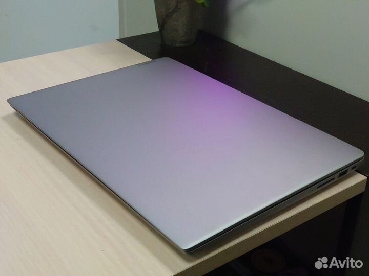 Элитный ультрабук Core i5 8250u/8Гб/две видео