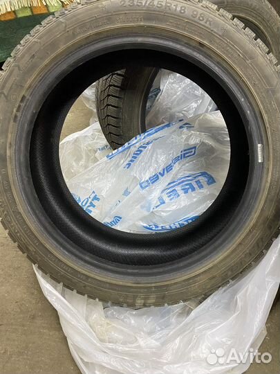 Triangle Sports TH201 235/45 R18 197B