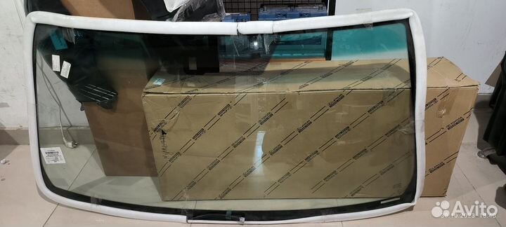 Лобовое стекло Tayota Land Cruiser 200