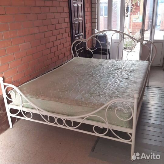 Кровать двухспальная с матрасом бу 160 200