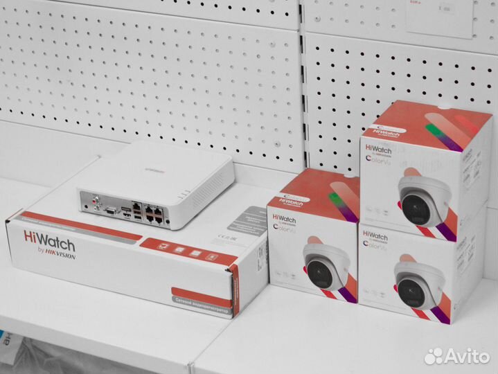 Купольные ip камеры HiWatch 4MP ColorVu