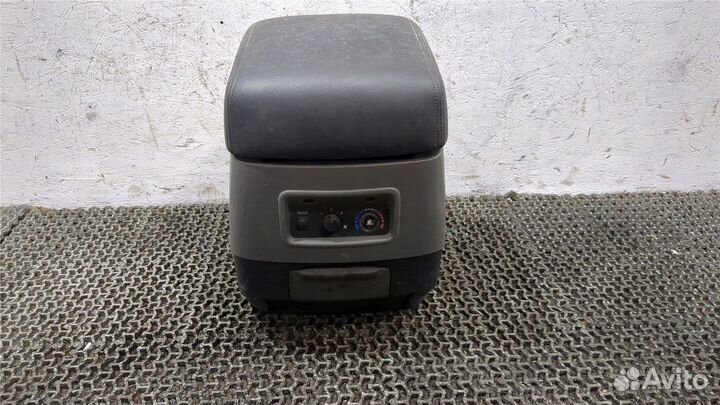 Консоль салона Mitsubishi Pajero / Montero, 2003