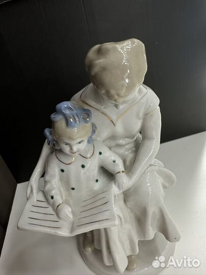 Статуэтка фарфоровая 