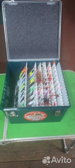 Ящик с приманками для спиннинга