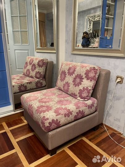 Кресло и пуф