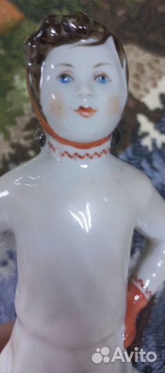 Фарфоровые статуэтка 