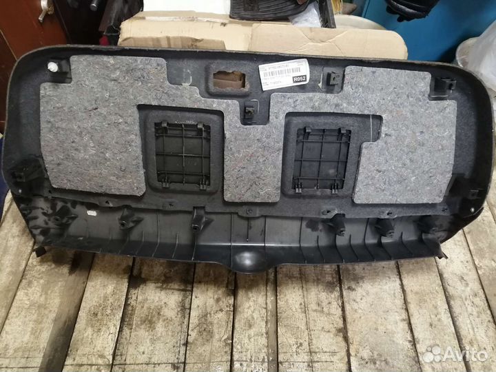 Обшивка крышки богажника Тайота Авенсис уневерсал