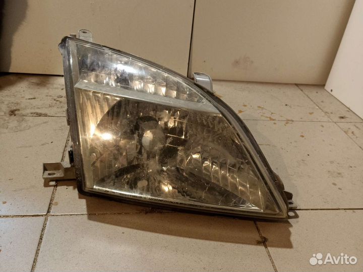 Фара Toyota Nadia 1998-2001