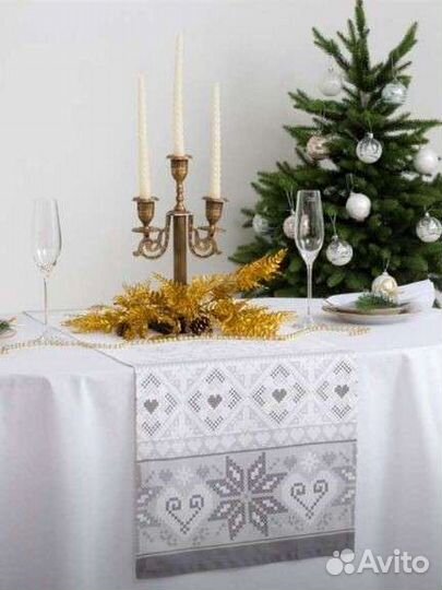 Дорожка на стол новогодняя