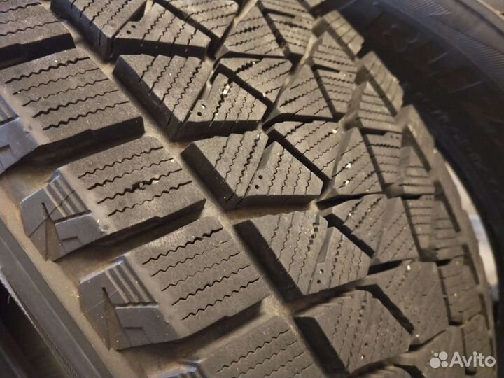 Bridgestone Blizzak DM-V2 215/60 R17 96S