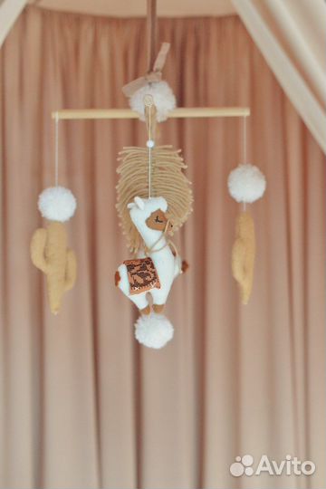 Мобиль из фетра. Лама (альпака)