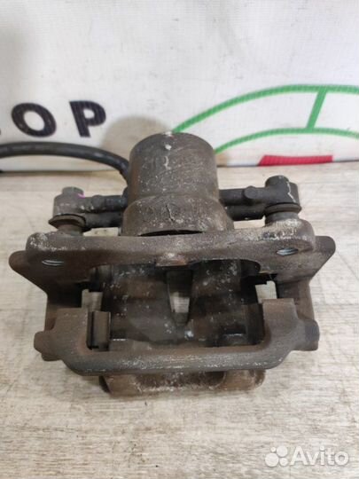 Суппорт задний правый Toyota Avensis T25 2AZ-FSE