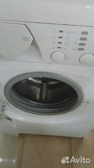Стиральная машина Hotpoint Ariston avsl105