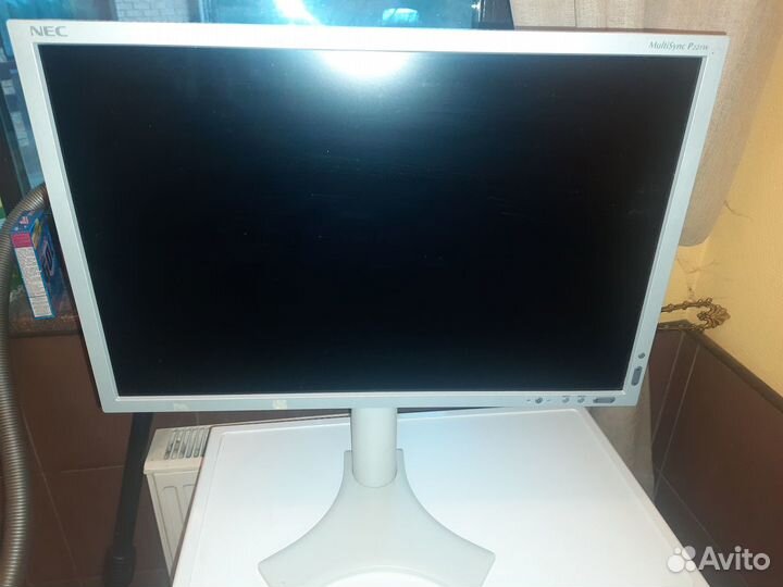 Монитор NEC P221W