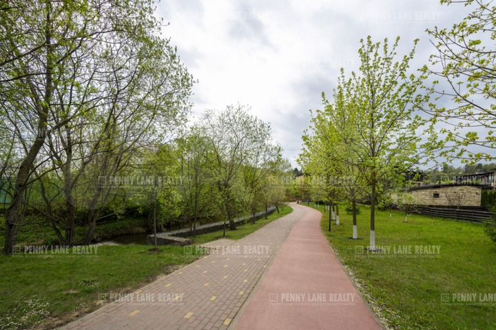 Таунхаус 280 м² на участке 5 сот.