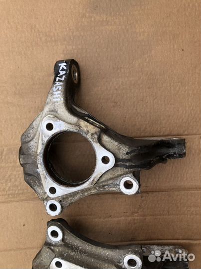 Suzuki Kizashi кулак поворотный передний