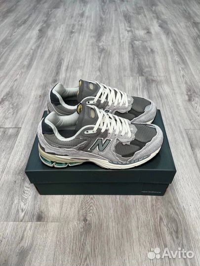 New balance 2002R