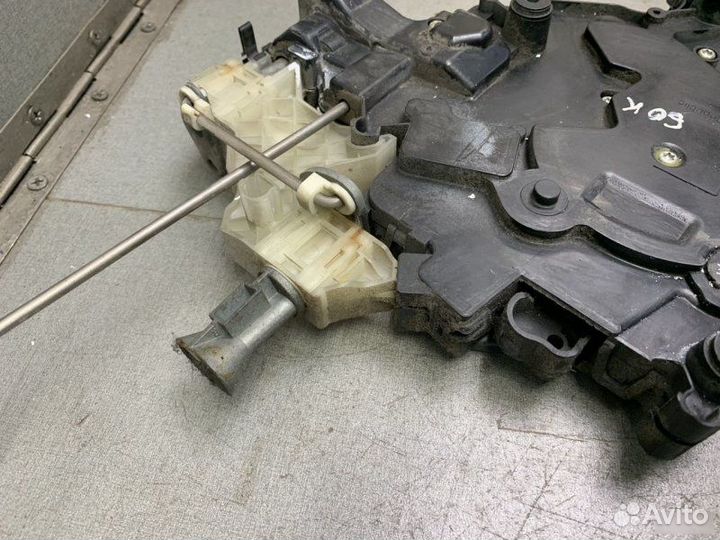 Замок сдвижной двери правый Volkswagen Caddy 3 1.9