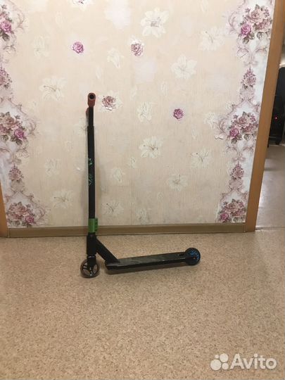 Дека и самокат