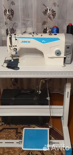 Прямострочная швейная машина jack