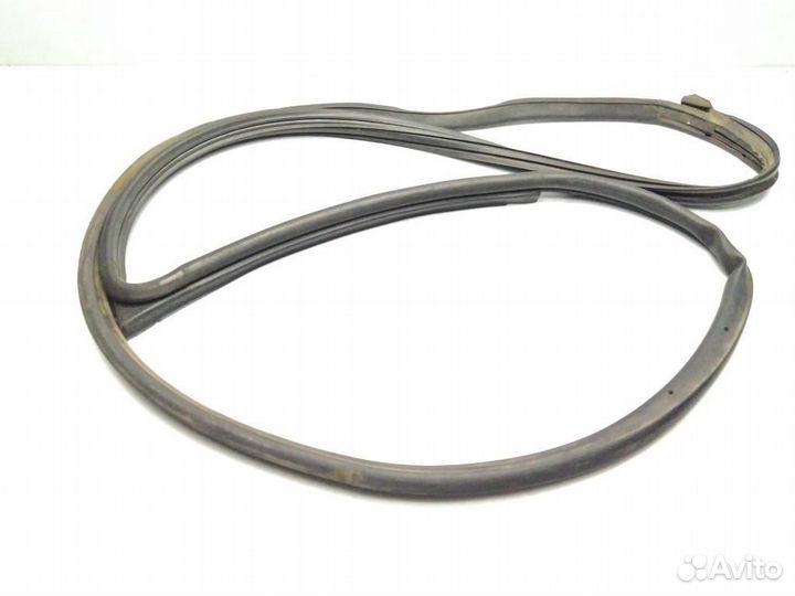 Уплотнитель двери передней левой Mercedes-Benz