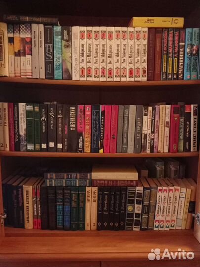 Продаются художественные книги